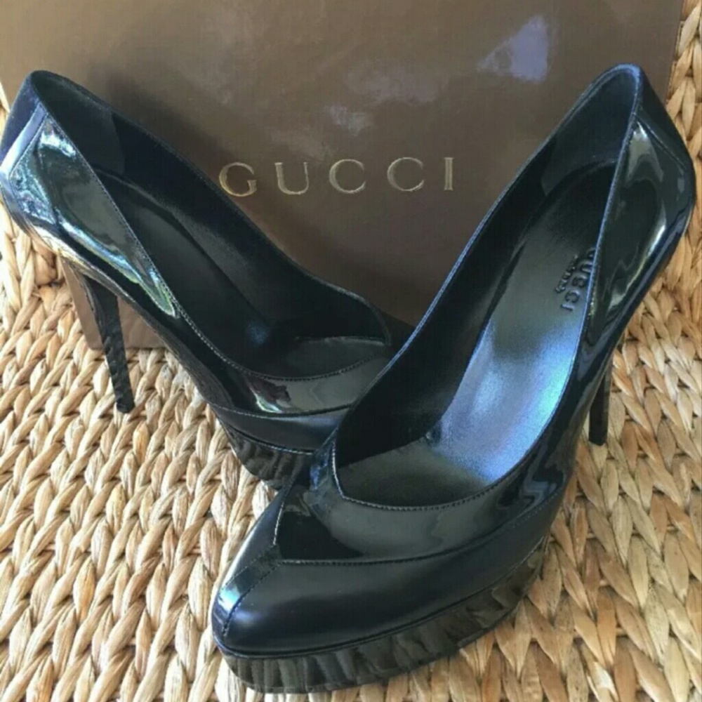 NIB Gucci Black Patent Leather Platform Pumps 40M